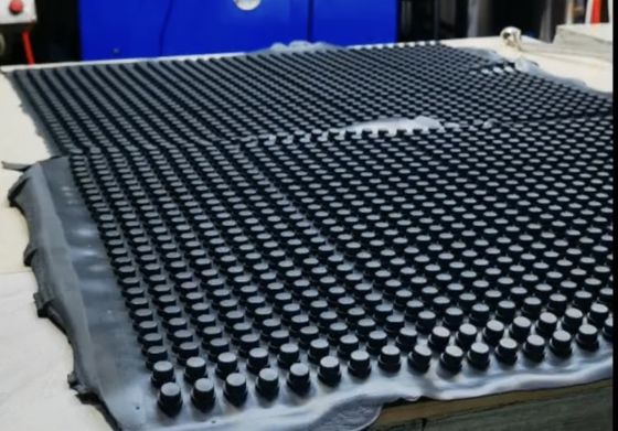 300 Ton Calmp Force PLC ควบคุมฝาครอบยางทำแม่พิมพ์เครื่องฉีดอัดสูญญากาศสำหรับการแพทย์